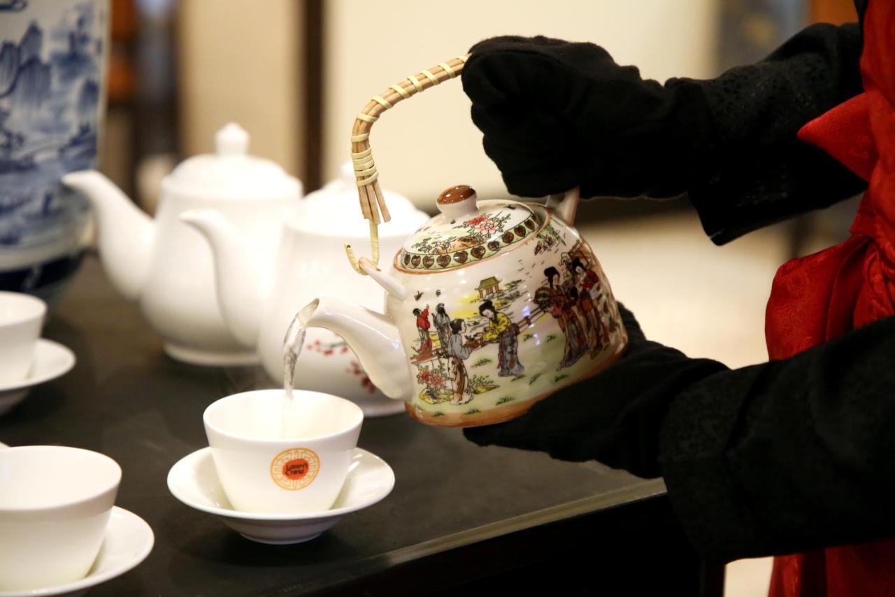 Ambassador, New Delhi - Ihcl Seleqtions Hotel Ngoại thất bức ảnh Tea being poured