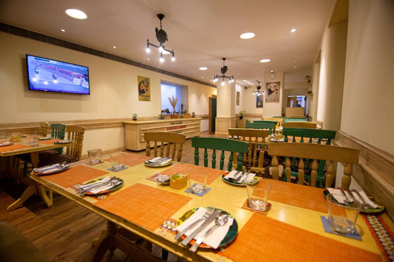 Ambassador, New Delhi - Ihcl Seleqtions Hotel Ngoại thất bức ảnh The interior of a typical Premier Inn restaurant