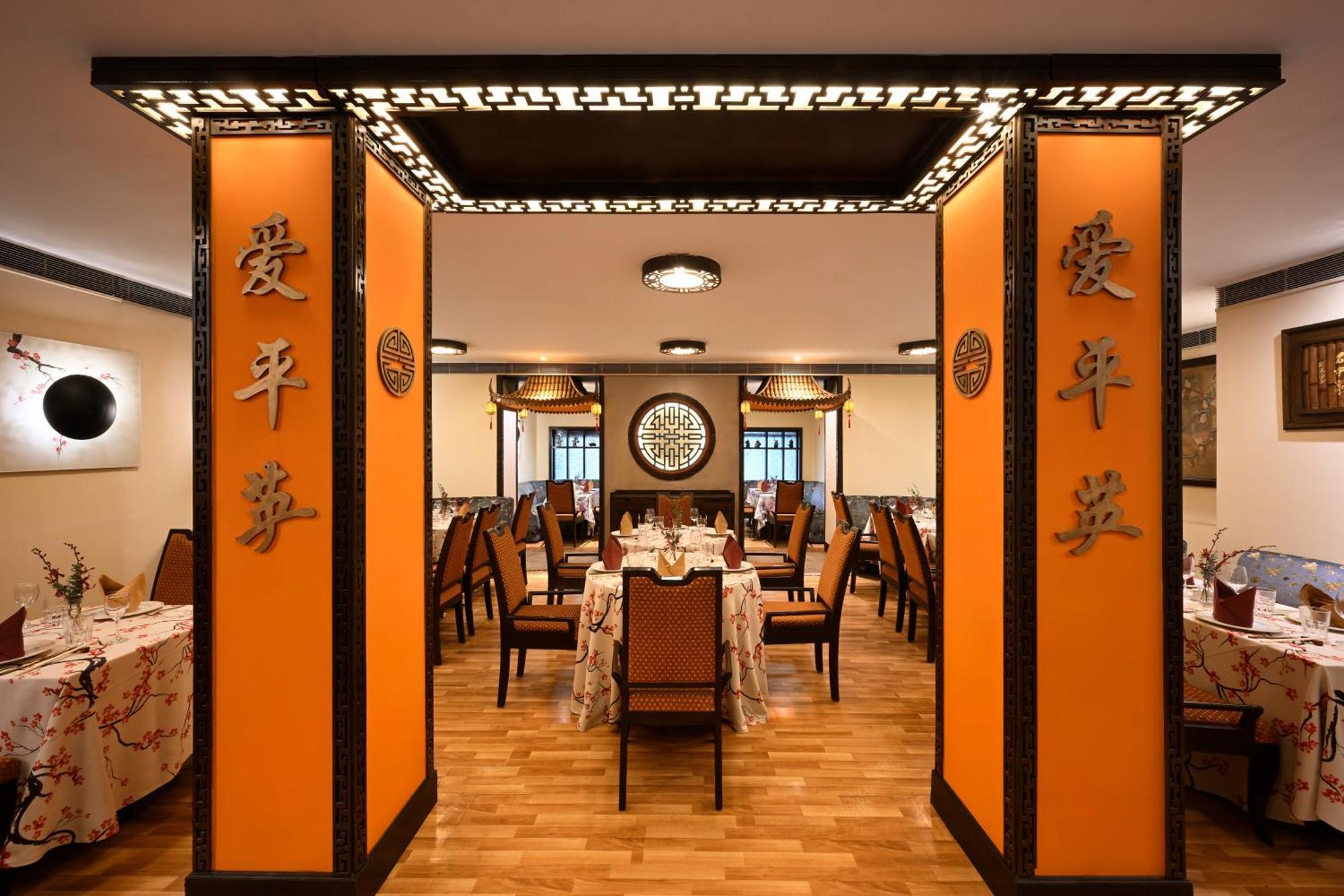Ambassador, New Delhi - Ihcl Seleqtions Hotel Ngoại thất bức ảnh Interior of a restaurant in Beijing