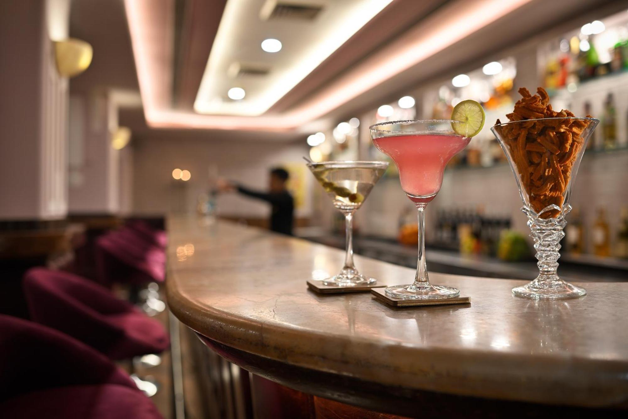 Ambassador, New Delhi - Ihcl Seleqtions Hotel Ngoại thất bức ảnh The bar at the hotel