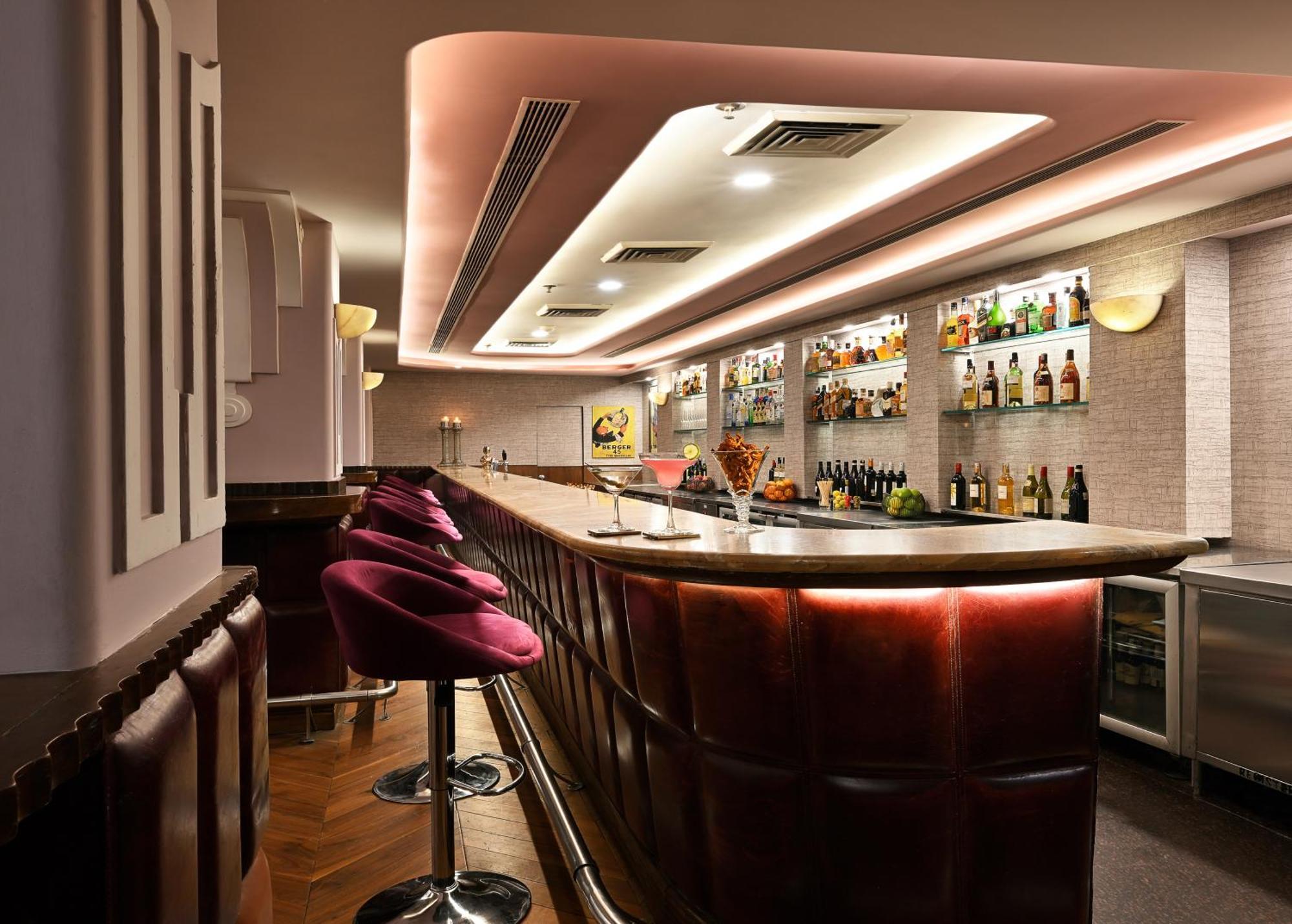 Ambassador, New Delhi - Ihcl Seleqtions Hotel Ngoại thất bức ảnh The bar at the 2010 London Olympics