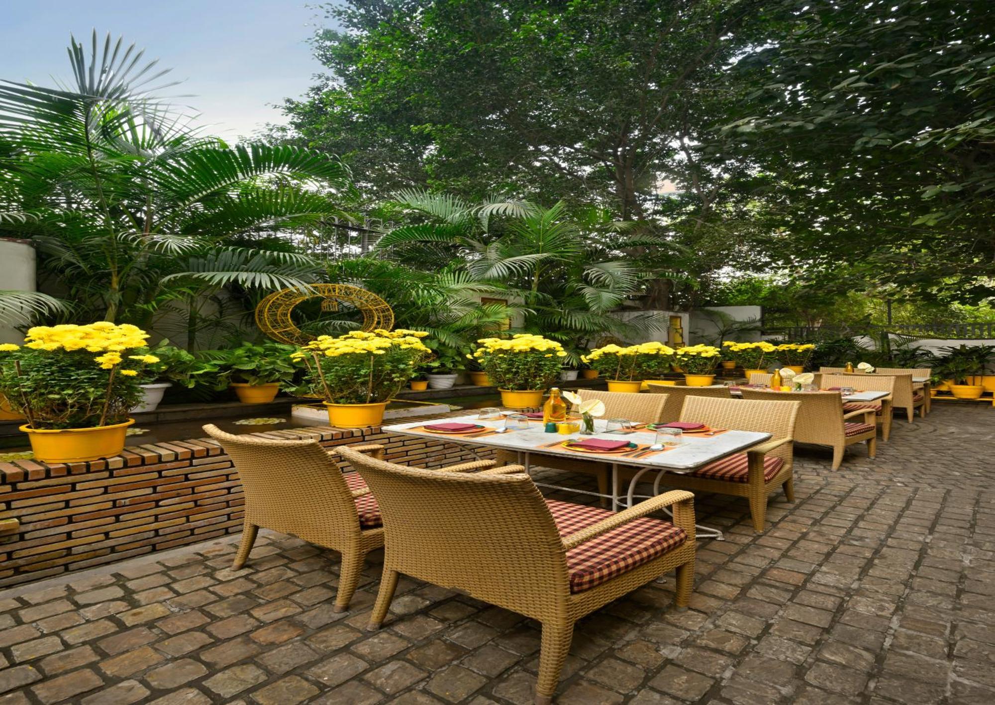 Ambassador, New Delhi - Ihcl Seleqtions Hotel Ngoại thất bức ảnh The Park, New Delhi