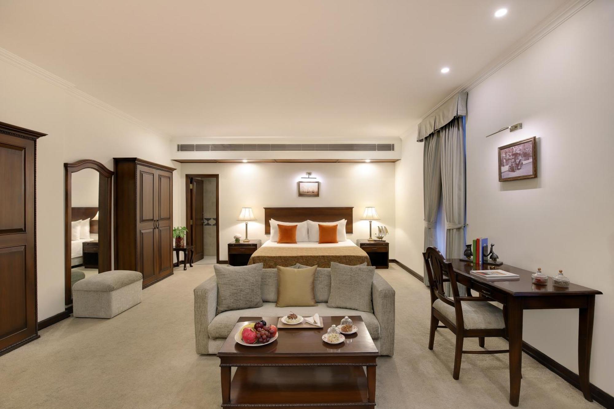 Ambassador, New Delhi - Ihcl Seleqtions Hotel Ngoại thất bức ảnh A suite at the hotel