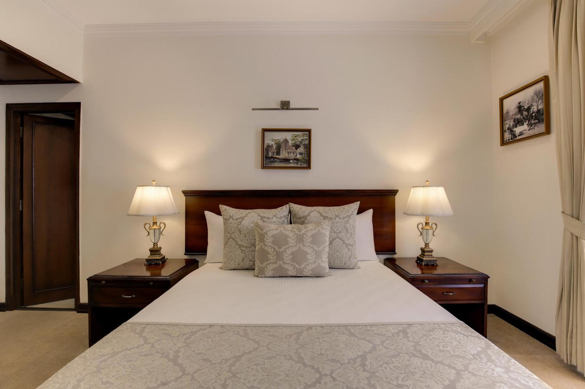 Ambassador, New Delhi - Ihcl Seleqtions Hotel Ngoại thất bức ảnh A bedroom at the hotel