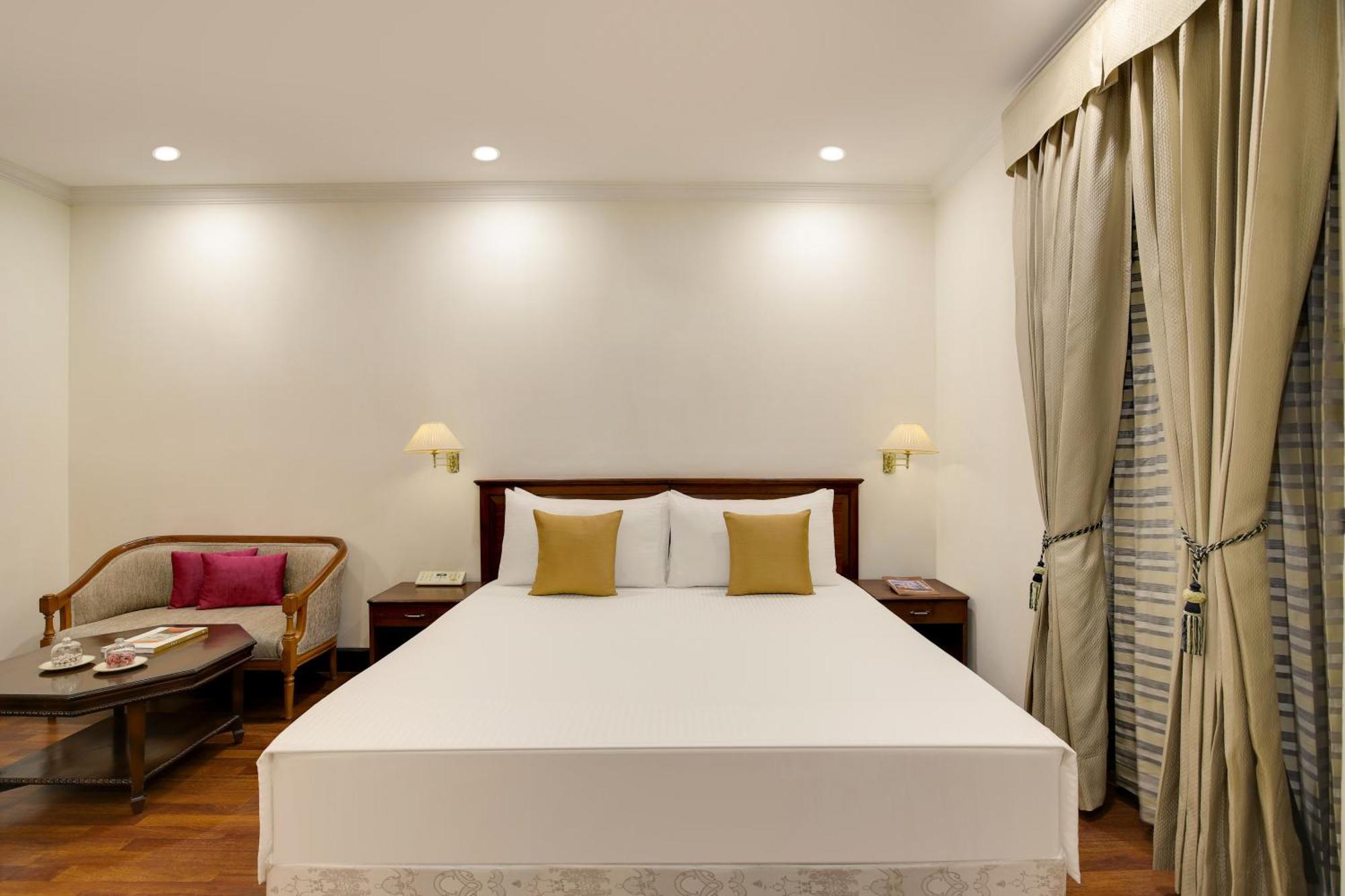 Ambassador, New Delhi - Ihcl Seleqtions Hotel Ngoại thất bức ảnh A bedroom at the hotel